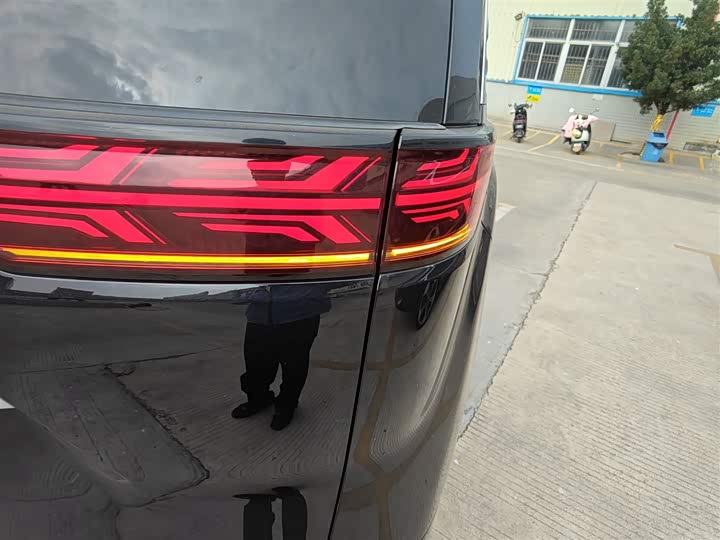 Фото 8 - Denza D9