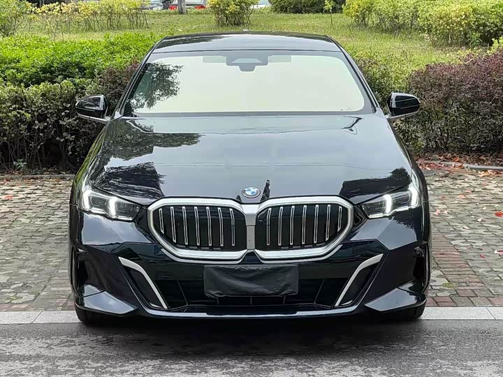 Фото 2 - BMW 5 Series