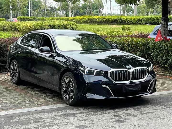 Фото 3 - BMW 5 Series