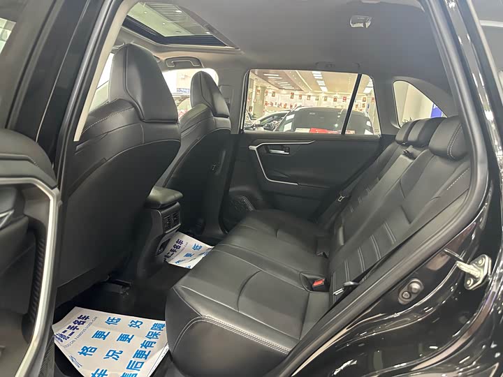 Фото 6 - Toyota Wildlander