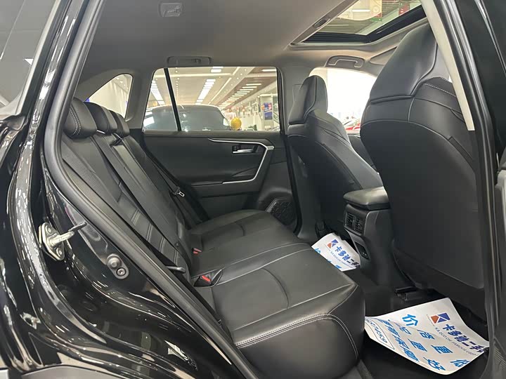 Фото 9 - Toyota Wildlander