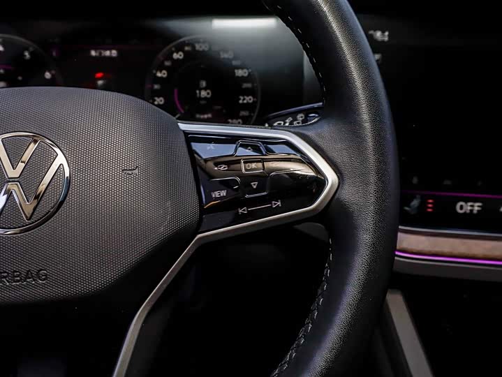 Фото 3 - Volkswagen Touareg