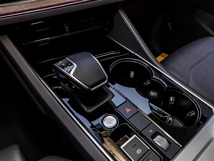 Фото 4 - Volkswagen Touareg