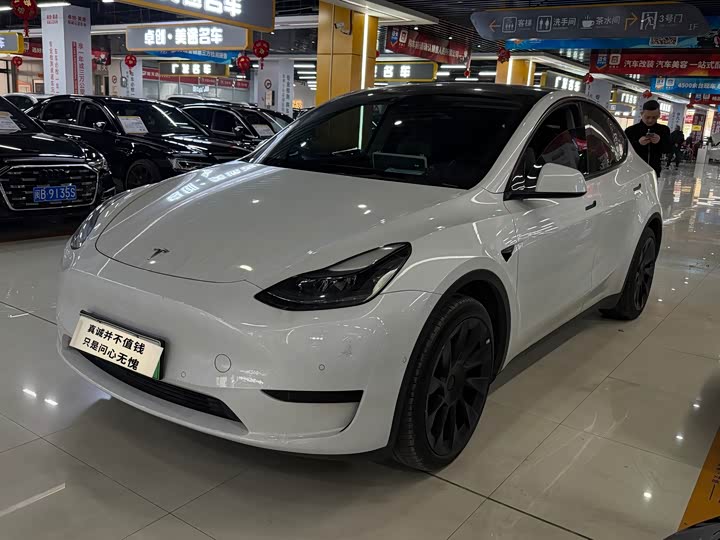 Фото 1 - Tesla Model Y