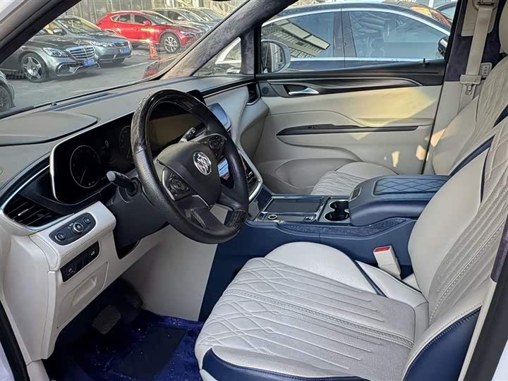 Фото 2 - Buick GL8 ES