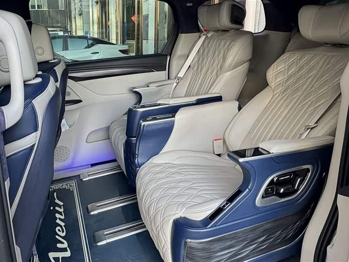 Фото 4 - Buick GL8 ES