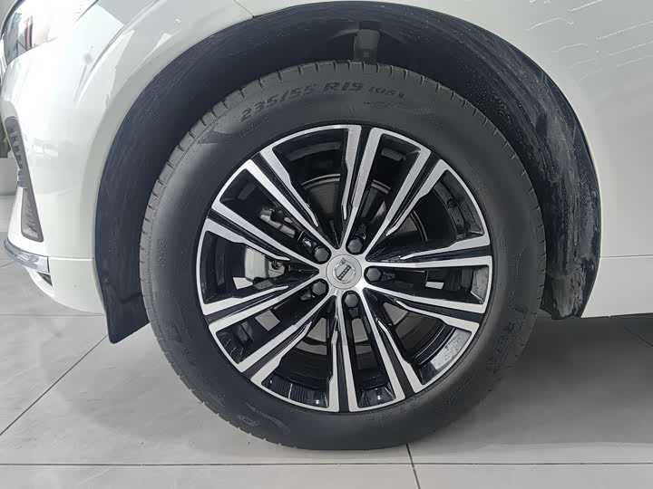 Фото 4 - Volvo XC60