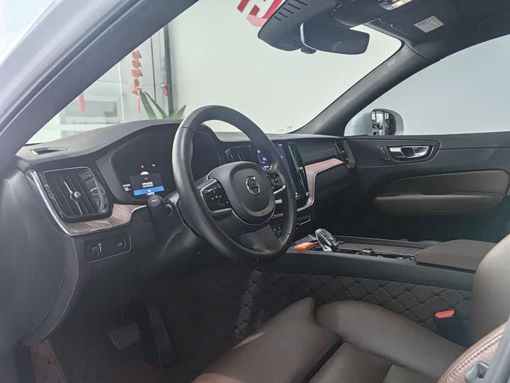 Фото 5 - Volvo XC60