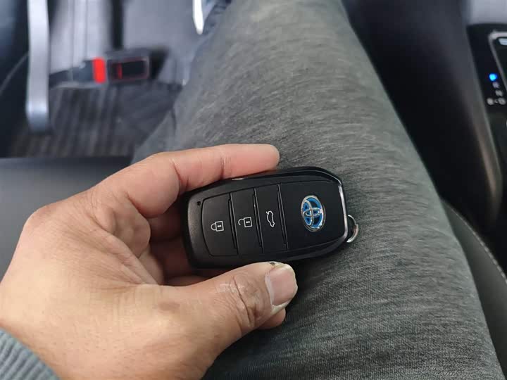 Фото 9 - Toyota Corolla