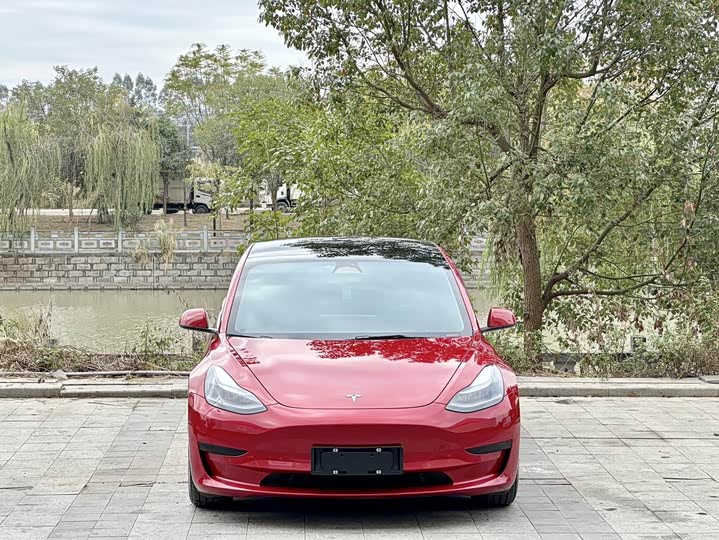 Фото 2 - Tesla Model 3