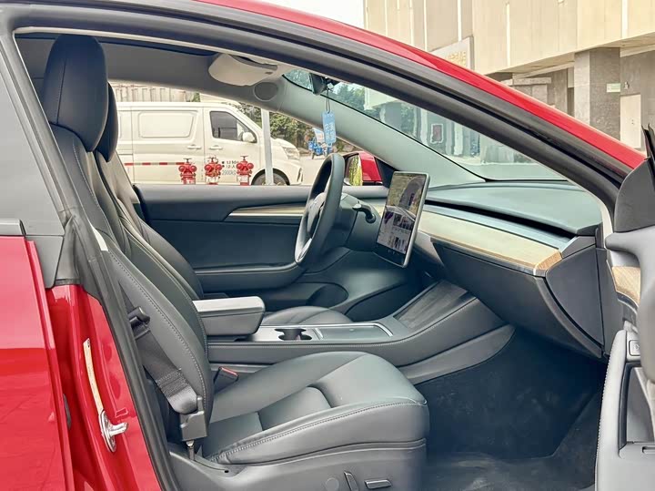 Фото 9 - Tesla Model 3