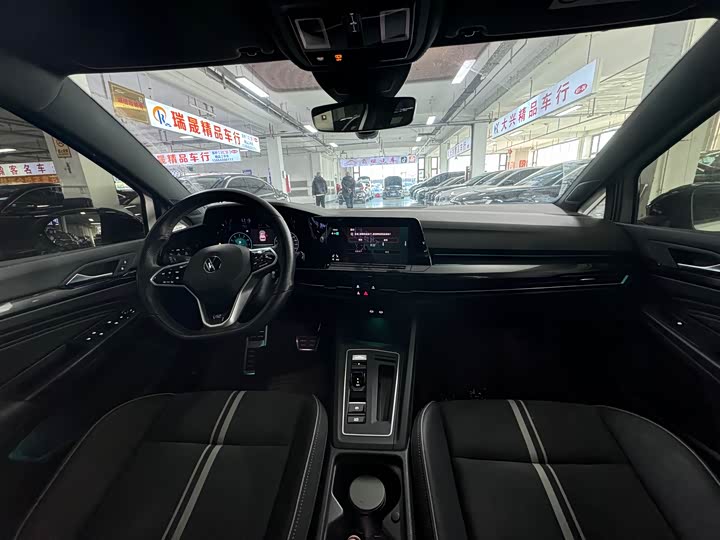 Фото 8 - Volkswagen Golf