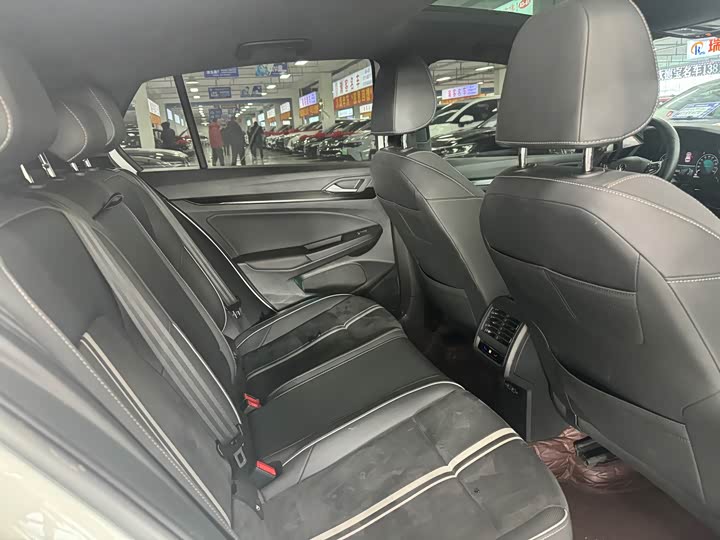 Фото 9 - Volkswagen Golf