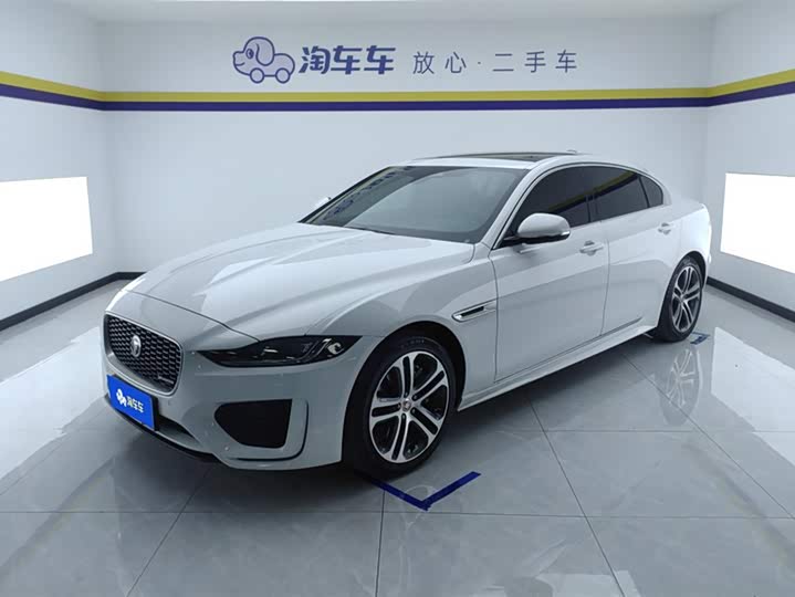 Фото 1 - Jaguar XE L