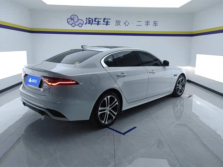 Фото 3 - Jaguar XE L