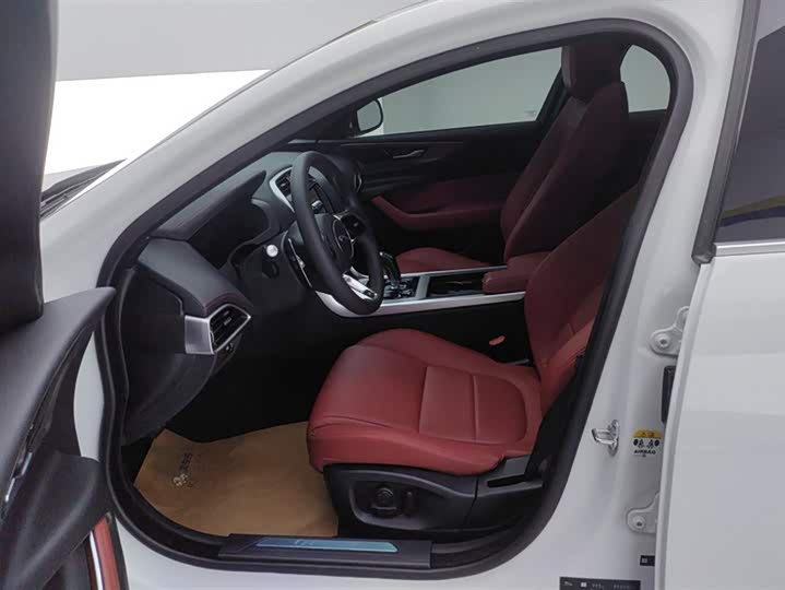 Фото 9 - Jaguar XE L