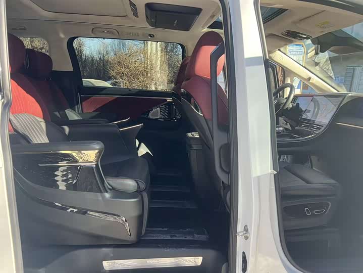 Фото 4 - GAC Trumpchi E9