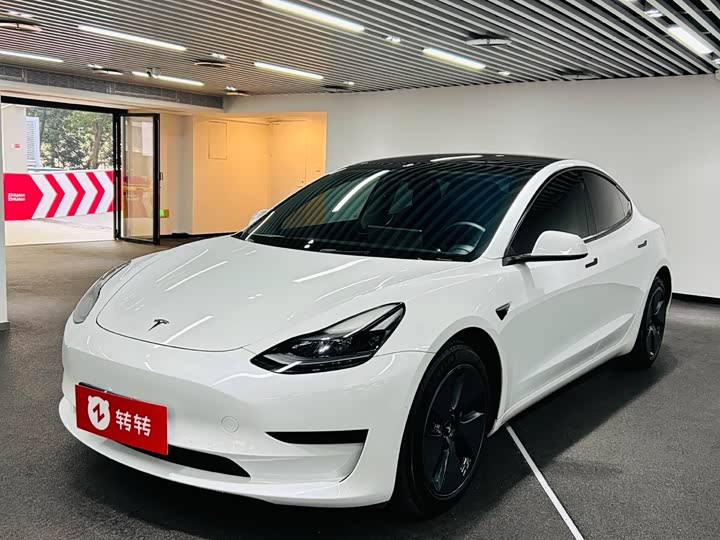 Фото 1 - Tesla Model 3