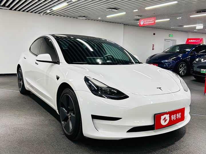 Фото 2 - Tesla Model 3