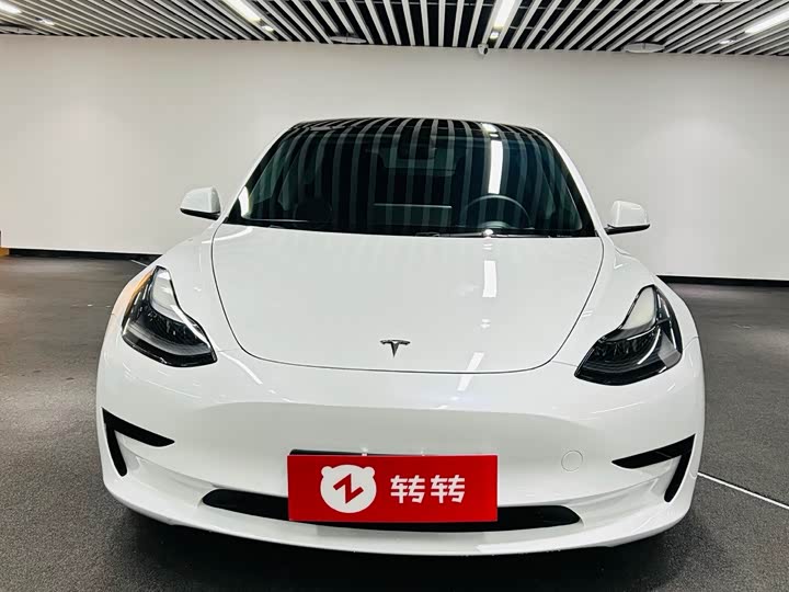 Фото 3 - Tesla Model 3