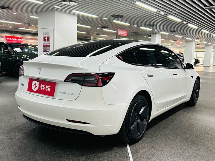 Фото 4 - Tesla Model 3