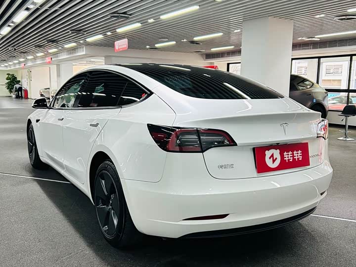 Фото 6 - Tesla Model 3