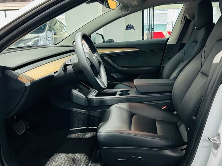 Фото 7 - Tesla Model 3