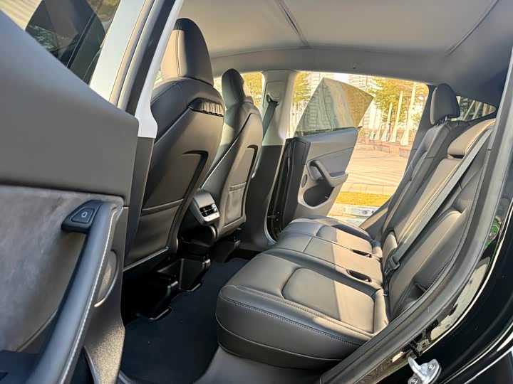 Фото 8 - Tesla Model Y