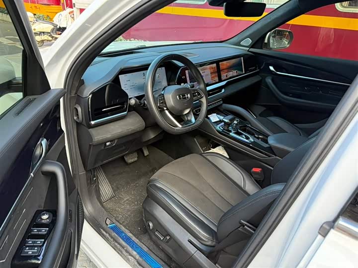 Фото 6 - Geely Monjaro