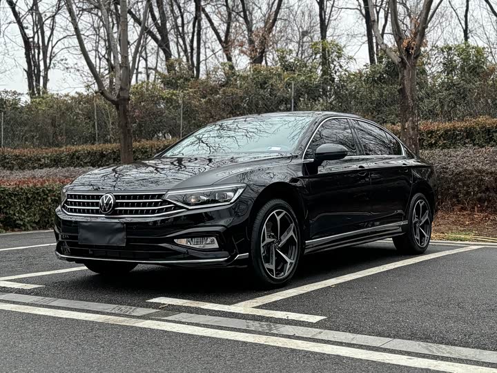 Фото 1 - Volkswagen Magotan