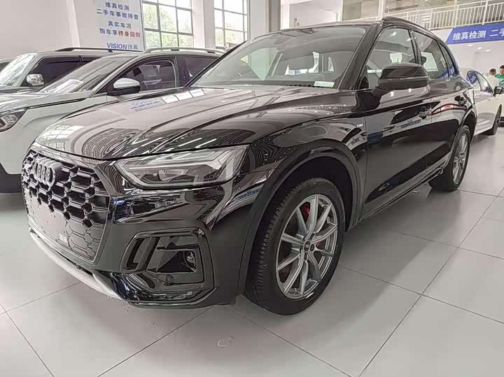 Фото 1 - Audi Q5L