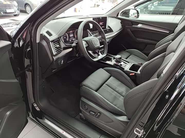 Фото 4 - Audi Q5L