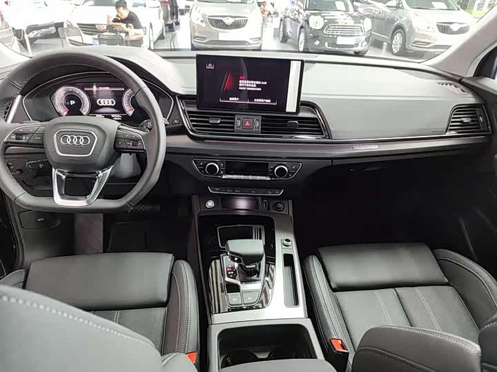 Фото 6 - Audi Q5L