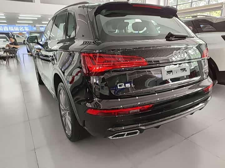 Фото 7 - Audi Q5L