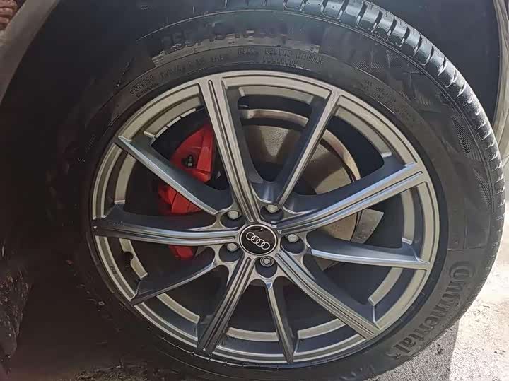 Фото 9 - Audi Q5L