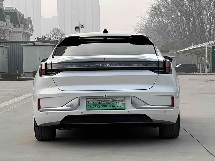 Фото 8 - Zeekr 001