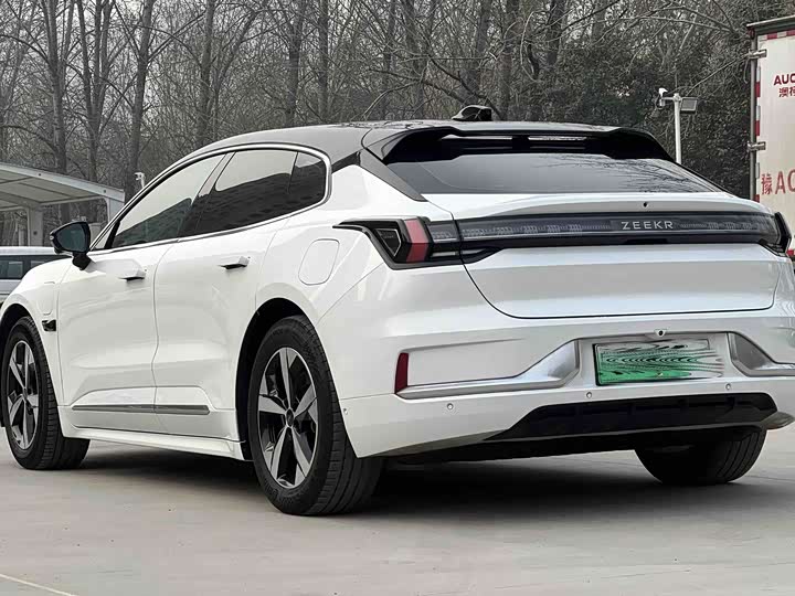 Фото 9 - Zeekr 001