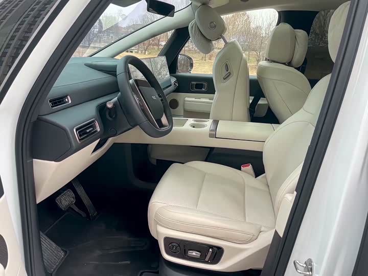 Фото 4 - LiXiang Mega