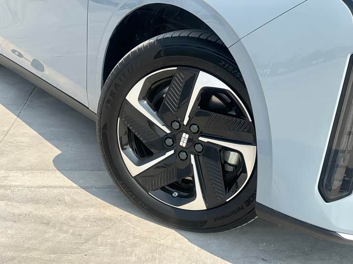 Фото 4 - Geely Galaxy L6