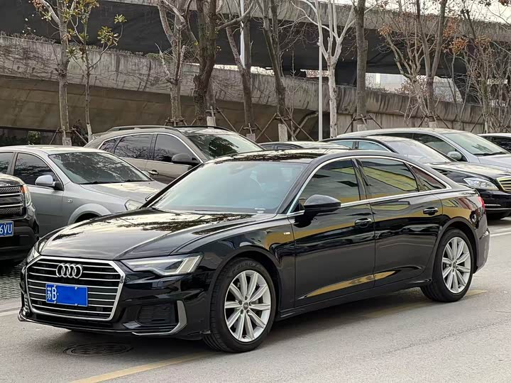Фото 1 - Audi A6L