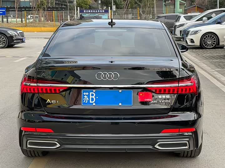 Фото 9 - Audi A6L