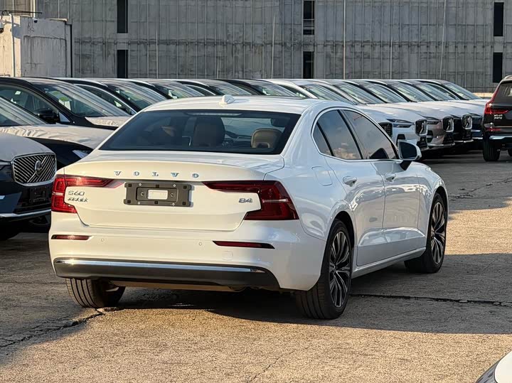 Фото 9 - Volvo S60