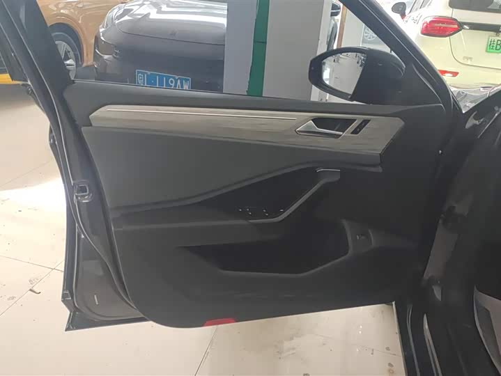 Фото 7 - Volkswagen Sagitar L