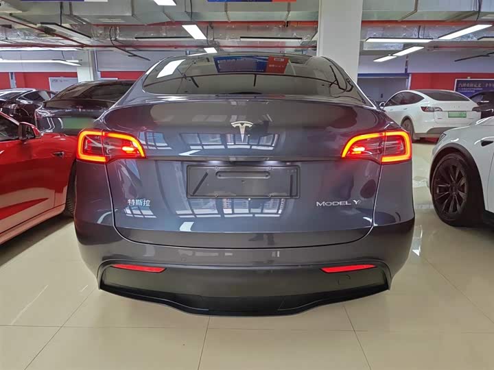 Фото 6 - Tesla Model Y