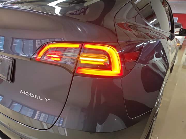 Фото 8 - Tesla Model Y