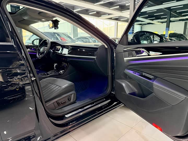 Фото 8 - Volkswagen Passat