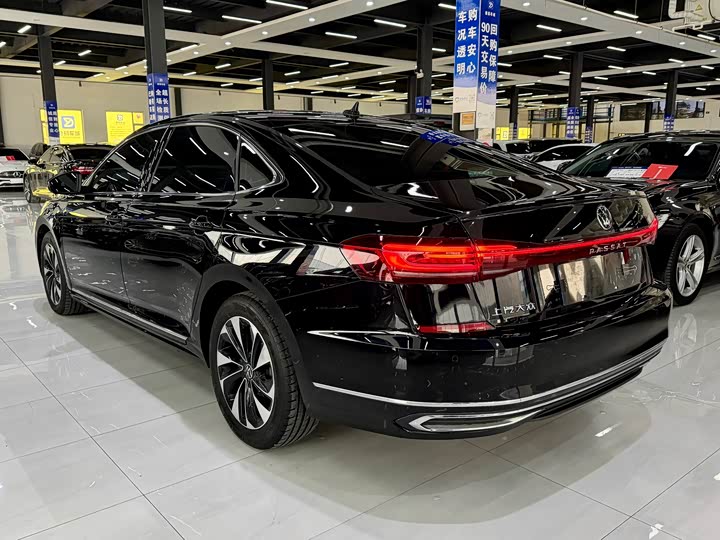 Фото 9 - Volkswagen Passat