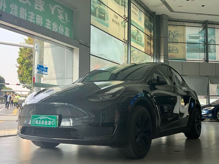 Фото 1 - Tesla Model Y