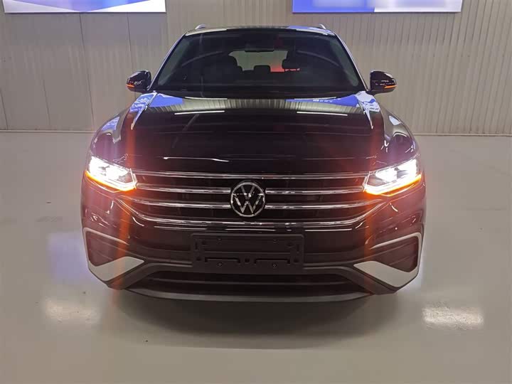 Фото 3 - Volkswagen Tiguan L Pro