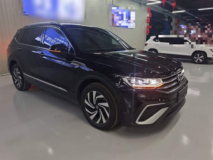 Фото 4 - Volkswagen Tiguan L Pro